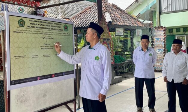 Wujudkan WBK dan WBBM, MTsN 10 Sleman  Deklarasikan  Pakta  Integritas