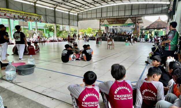 Classmeeting MTsN 10 Sleman: Serunya Lomba Estafet Campuran