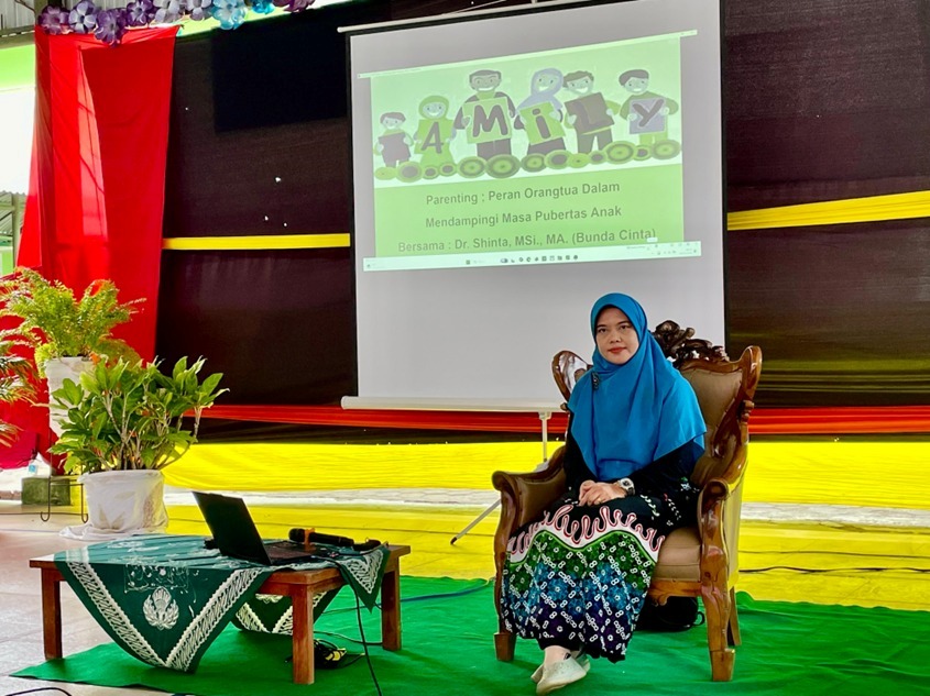 Parenting MTsN 10 Sleman : Bunda Cinta Berikan Trik Orang tua Dampingi  Anak Masa Pubertas