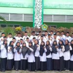 Upacara Puncak Peringatan  HAB ke-80 Kemenag RI MTsN 10 Sleman : Umat Rukun dan Sinergi, Indonesia Damai dan Maju