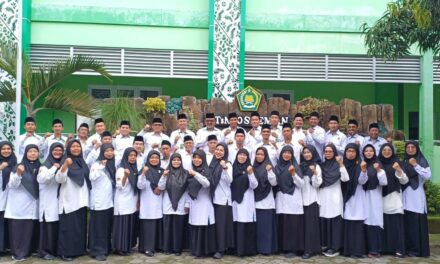 Upacara Puncak Peringatan  HAB ke-80 Kemenag RI MTsN 10 Sleman : Umat Rukun dan Sinergi, Indonesia Damai dan Maju