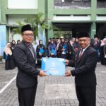 Tiga Dekade Mengabdi, Aris Sunandar Guru MTsN 10 Sleman Terima Satyalancana Karya Satya XXX Tahun