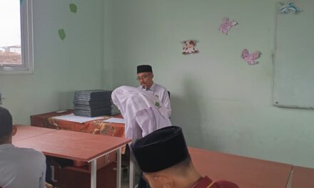 Semangat dan Ceria,  Murid MTsN 10 Sleman  Back to School