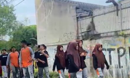 Jumat Pagi, MTs N 10 Sleman Mengadakan Jalan Sehat
