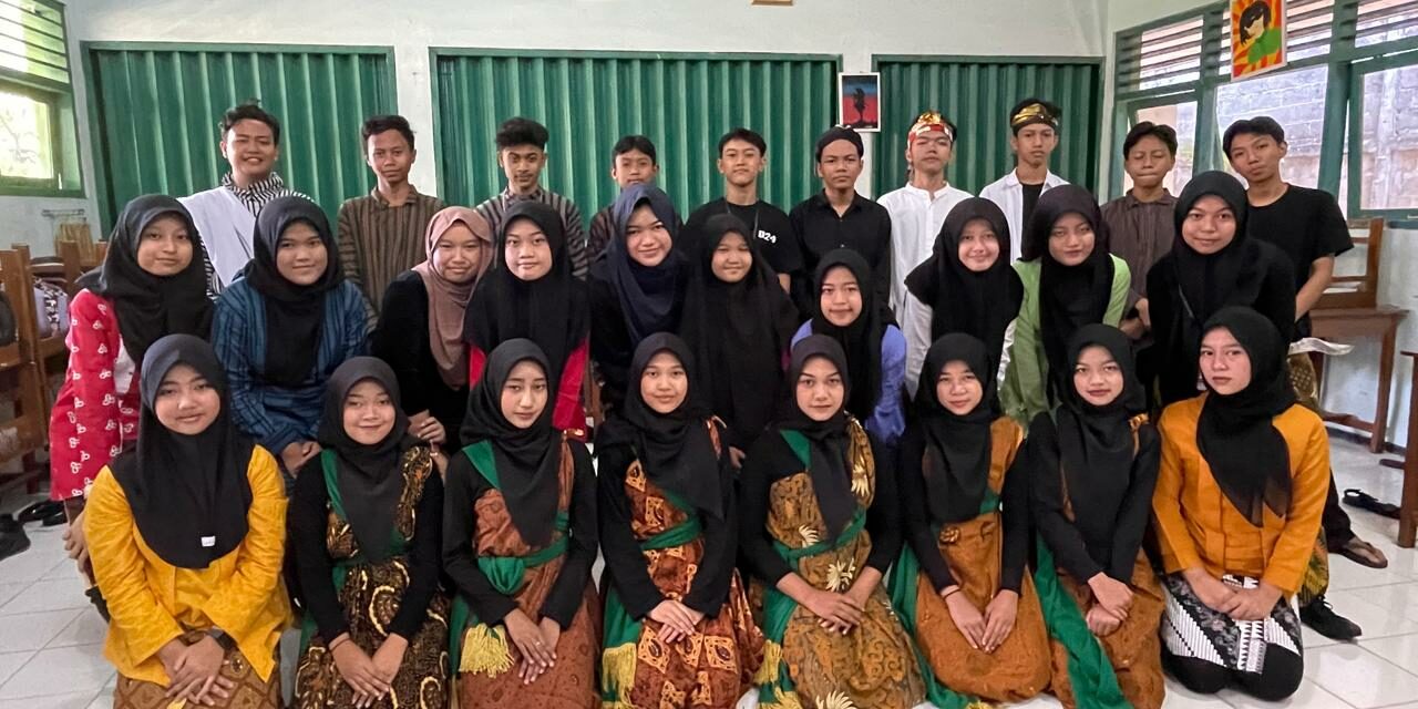 Jaga Kebersihan Kelas, Siswa MTsN 10 Sleman Laksanakan Piket Rutin