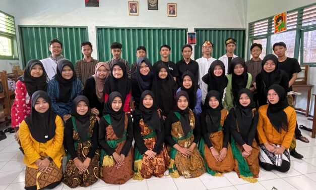 Jaga Kebersihan Kelas, Siswa MTsN 10 Sleman Laksanakan Piket Rutin