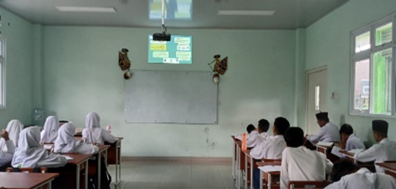 Guru Patungan Beli LCD, Pembelajaran Kelas 8A  MTsN 10 Sleman Kian Interaktif   