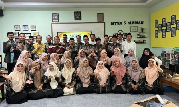 Guru MTsN 10 Sleman Ikuti Pelatihan Digitalisasi Pembelajaran Berbasis Artificial Intelligence bagi Guru Bahasa Arab Sleman