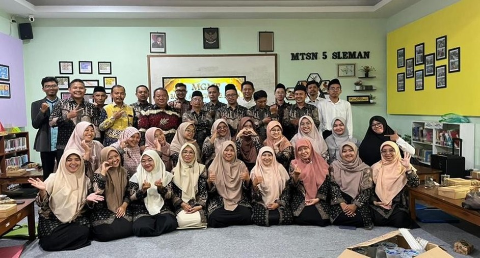 Guru MTsN 10 Sleman Ikuti Pelatihan Digitalisasi Pembelajaran Berbasis Artificial Intelligence bagi Guru Bahasa Arab Sleman