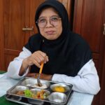 Senyum Guru MTsN 10 Sleman Sambut Distribusi  Perdana Makan Bergizi Gratis (MBG) bagi Guru dan Tendik