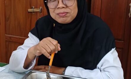 Senyum Guru MTsN 10 Sleman Sambut Distribusi  Perdana Makan Bergizi Gratis (MBG) bagi Guru dan Tendik