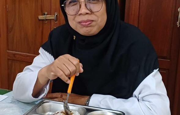 Senyum Guru MTsN 10 Sleman Sambut Distribusi  Perdana Makan Bergizi Gratis (MBG) bagi Guru dan Tendik