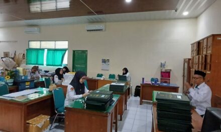 Perkuat Branding Madrasah, Guru dan Tendik MTsN 10 Sleman Giat Menulis