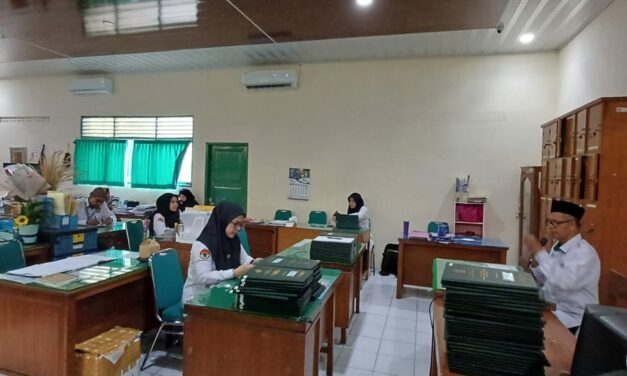 Perkuat Branding Madrasah, Guru dan Tendik MTsN 10 Sleman Giat Menulis