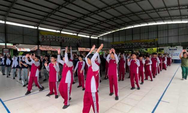 Senam Sehat  MTsN 10 Sleman Hindarkan Generasi Sedentari (Malas Gerak )