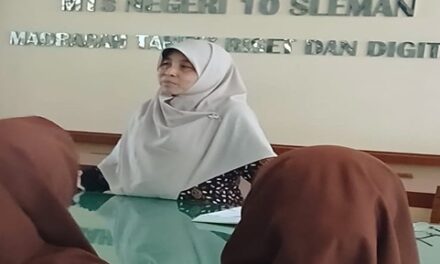 Tanamkan Adab Berpakaian, Keputrian MTsN 10 Sleman Bahas Kewajiban Menutup Aurat