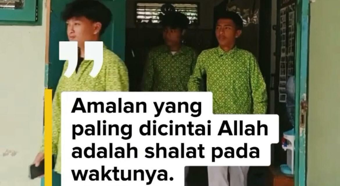 Konten Ramadhan MTsN 10 Sleman: Kelas IX D Ingatkan Salat Tepat Waktu