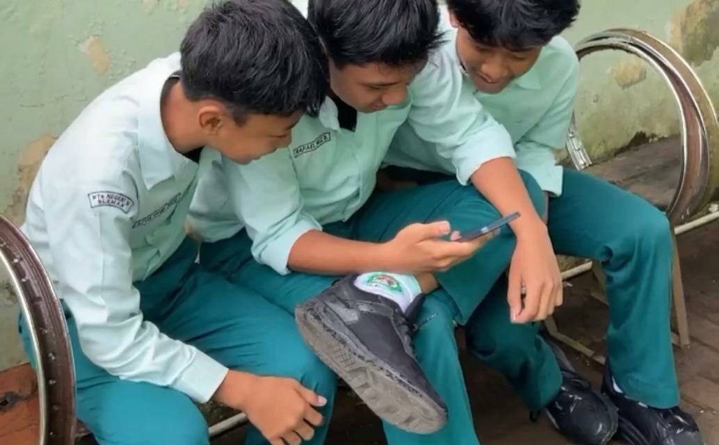 Jaga Pandangan di Dunia Maya: Konten Kreatif “Korma” Edisi 7 Kelas 8C MTsN 10 Sleman