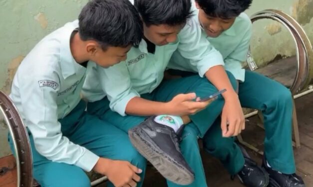 Jaga Pandangan di Dunia Maya: Konten Kreatif “Korma” Edisi 7 Kelas 8C MTsN 10 Sleman