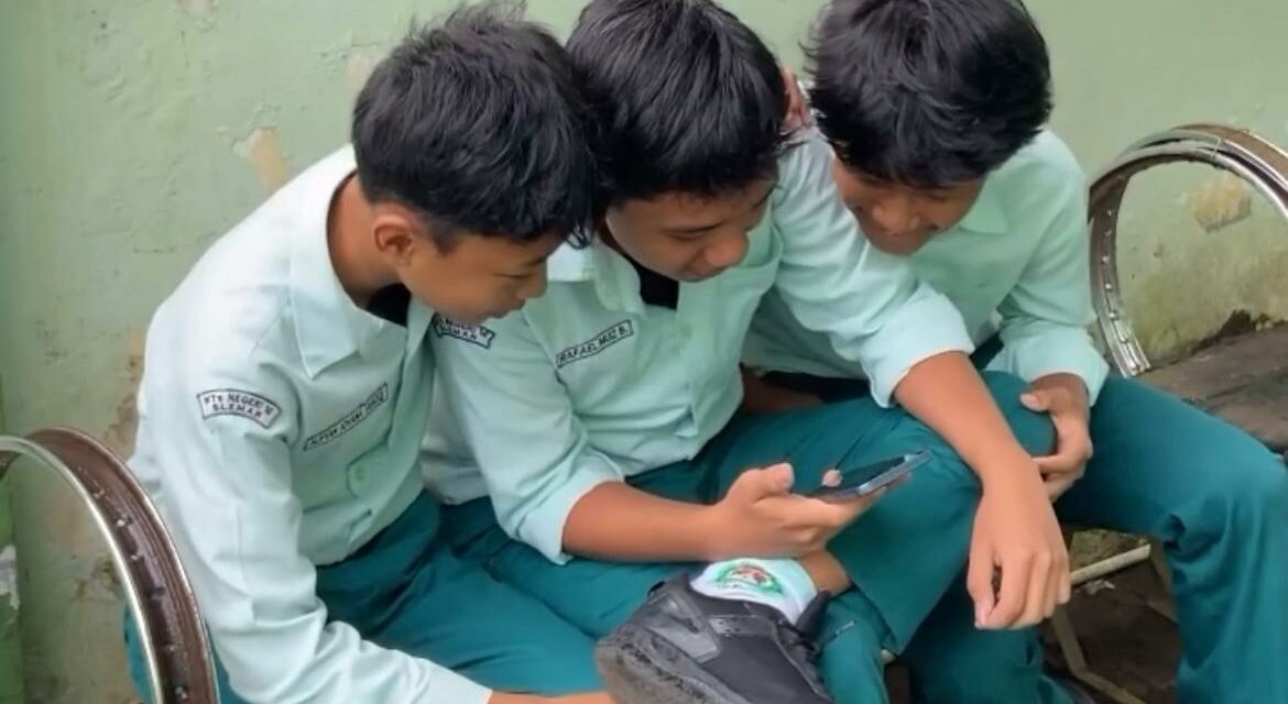 Jaga Pandangan di Dunia Maya: Konten Kreatif “Korma” Edisi 7 Kelas 8C MTsN 10 Sleman