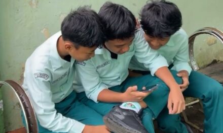 Jaga Pandangan di Dunia Maya: Konten Kreatif “Korma” Edisi 7 Kelas 8C MTsN 10 Sleman