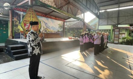 Pelepasan Perkemahan MTsN 10 Sleman: Kamad Pesankan Kompak dan  Disiplin