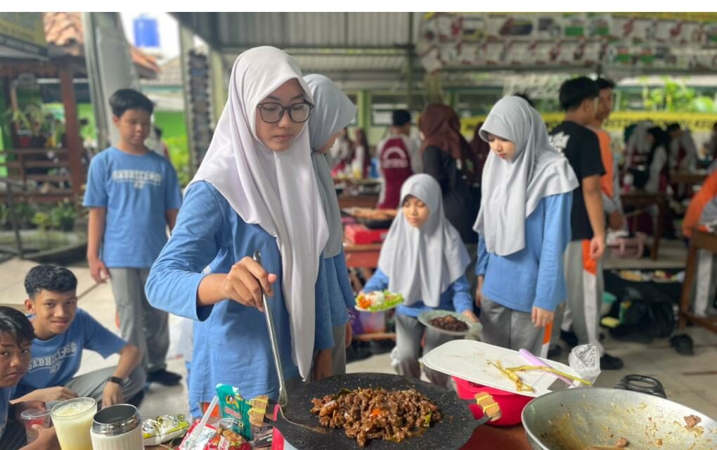 Rayakan Iduladha, Siswa MTsN 10 Sleman Asah Kreativitas Memasak