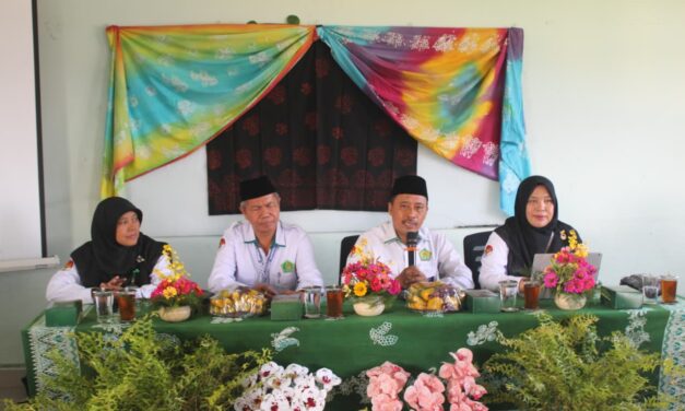 Tingkatkan Kinerja, Guru dan Pegawai MTsN 10 Sleman Ikuti Pembinaan Kakankemenag Sleman