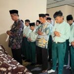 Madrasah Berdampak, MTsN 10 Sleman Laksanakan Takziah ke Rumah Warga
