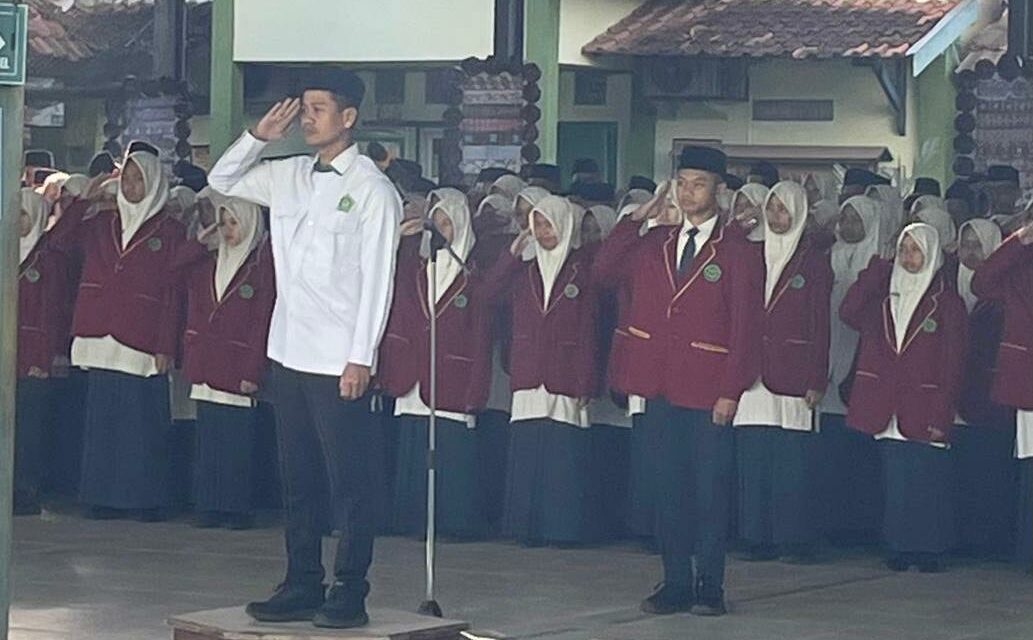 Apel Pagi MTsN 10 Sleman : Pembina Ajak Siswa Evaluasi Diri dan Tingkatkan Kedisiplinan