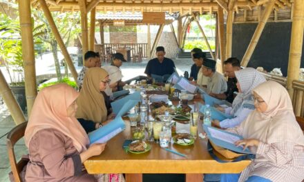 Pembinaan Pegawai MTsN 10 Sleman, Menguatkan Semangat Melayani dan Kebersamaan