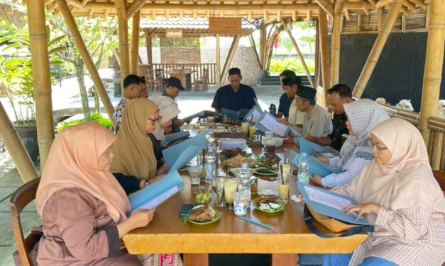 Pembinaan Pegawai MTsN 10 Sleman, Menguatkan Semangat Melayani dan Kebersamaan