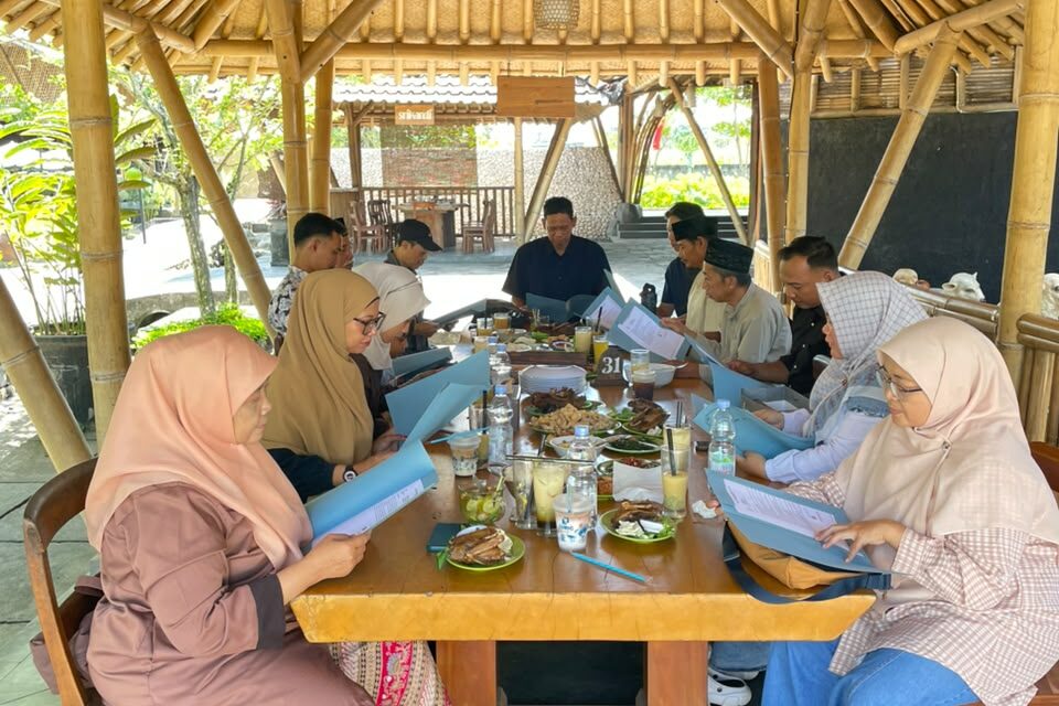 Pembinaan Pegawai MTsN 10 Sleman, Menguatkan Semangat Melayani dan Kebersamaan