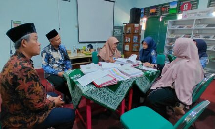 Tingkatkan Mutu dan Akuntabilitas, Kemenag Lakukan Monev Komite di MTsN 10 Sleman