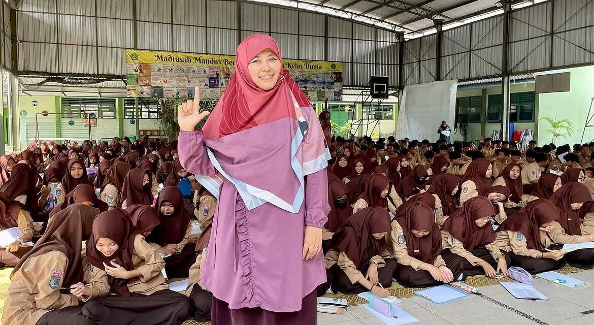 Giatkan Literasi, MTsN 10 Sleman Gelar  Bimtek Antologi Pantun