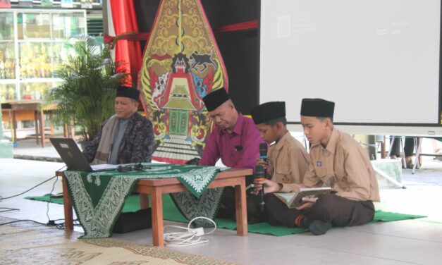 Pererat Sinergi , MTsN 10 Sleman Gelar Pengajian dan Pembagian Hasil PTS