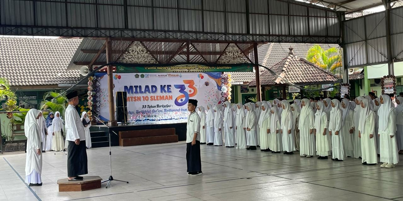 Teladani Perjuangan Santri dan Ulama, MTsN 10 Sleman Gelar Upacara Hari Santri 2026