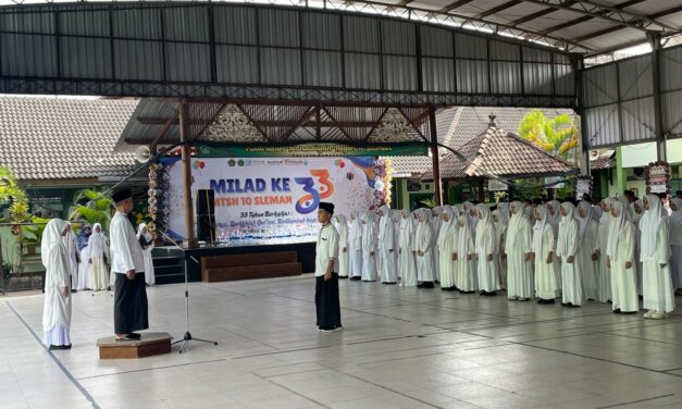 Teladani Perjuangan Santri dan Ulama, MTsN 10 Sleman Gelar Upacara Hari Santri 2026